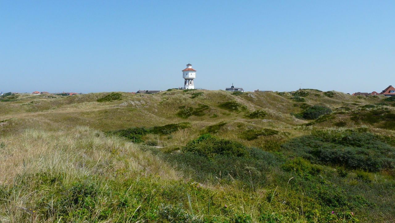 Wasserturm von Langeoog in der Ferne